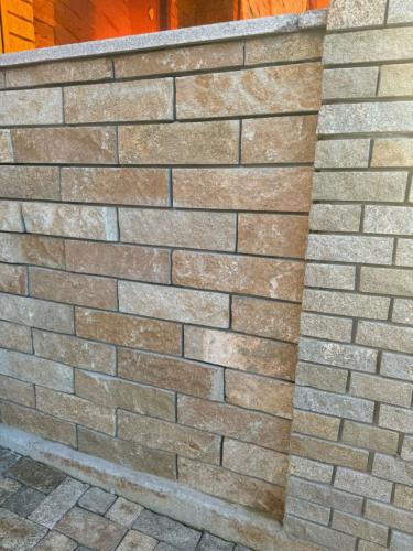 Отделочный камень гранитный кирпич цвет "умка" - Купить-эллипсоид.рф